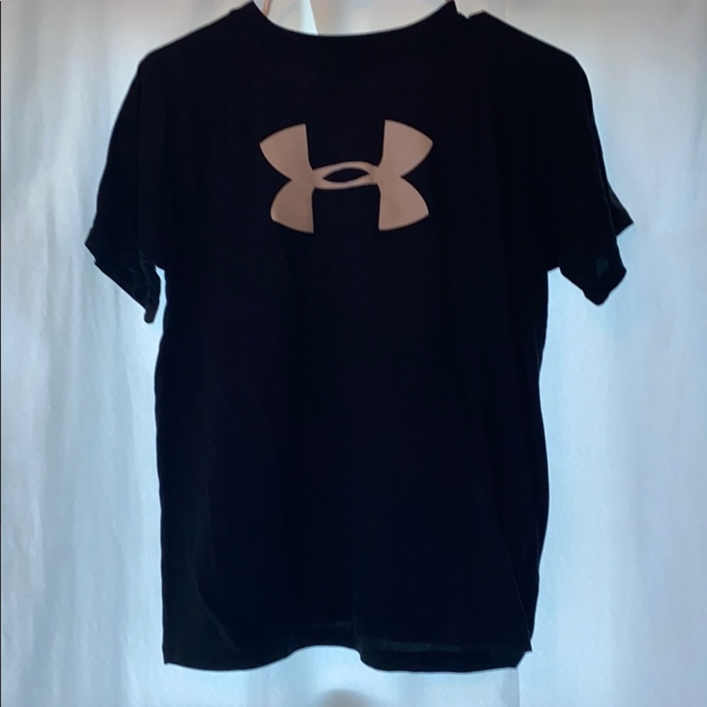 Black under Armour tee